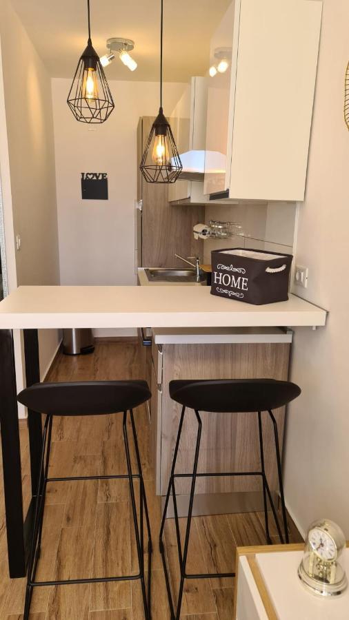 Studio Apartman Kiara Bol Eksteriør bilde