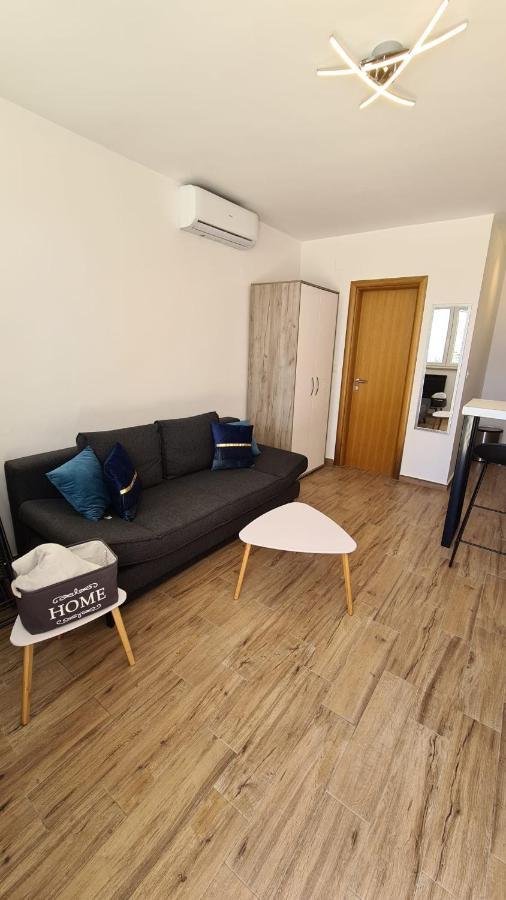 Studio Apartman Kiara Bol Eksteriør bilde