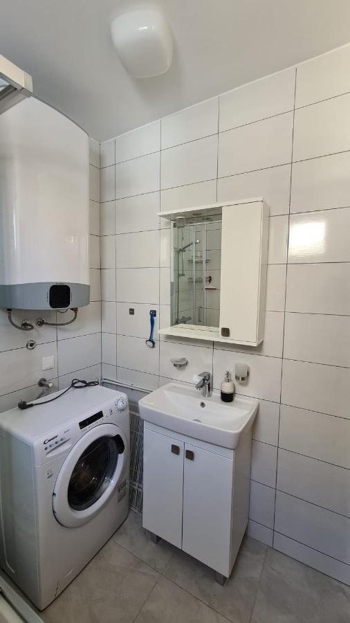 Studio Apartman Kiara Bol Eksteriør bilde