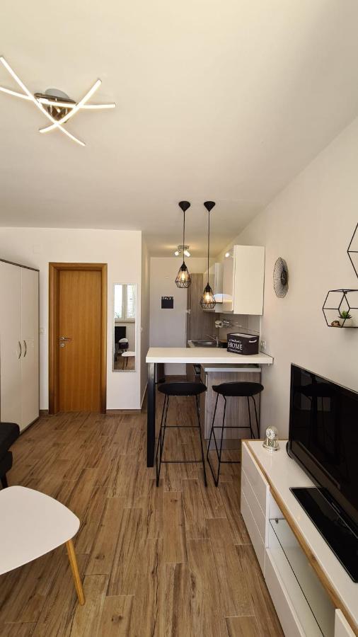 Studio Apartman Kiara Bol Eksteriør bilde