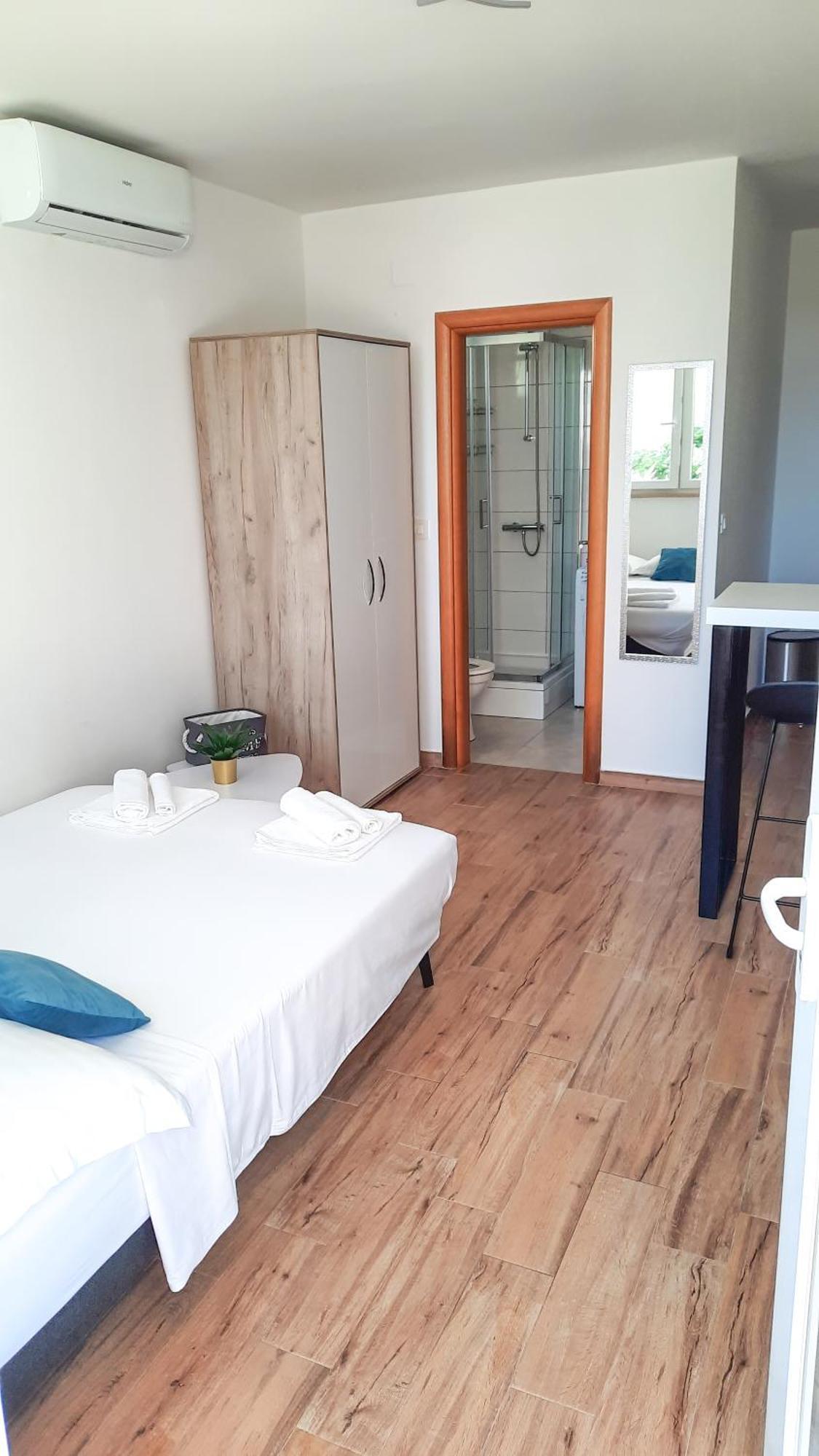 Studio Apartman Kiara Bol Eksteriør bilde